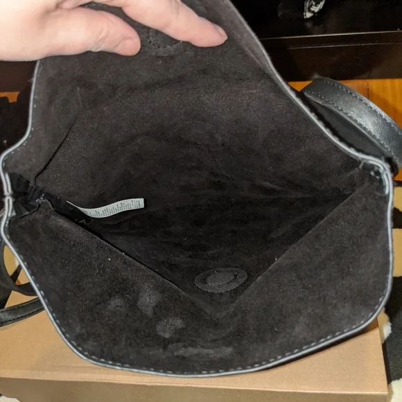 Crossbody - Picture 4 of 4